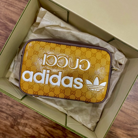 In Hand! Gucci x adidas Small Shoulder Bag - Picture 2 of 7